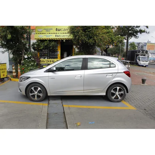 Chevrolet Onix 2017 Plateado Bogotá