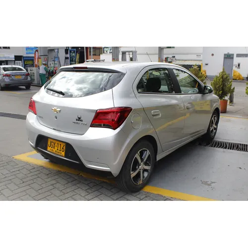 Chevrolet Onix 2017 Plateado Bogotá