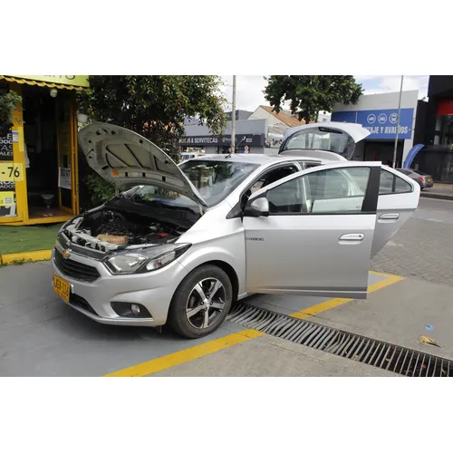 Chevrolet Onix 2017 Plateado Bogotá