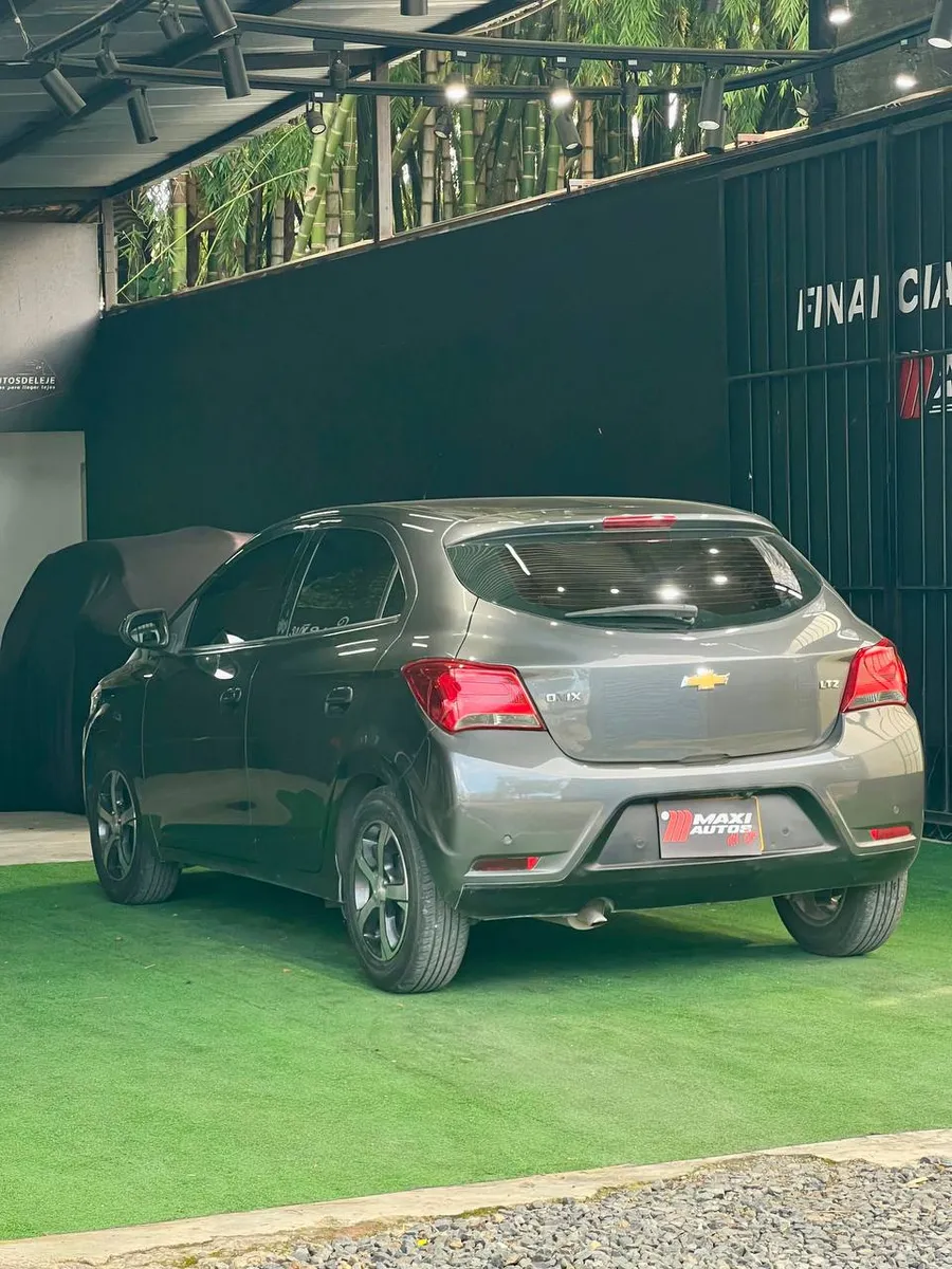 Chevrolet Onix LTZ 2019 Gris Dosquebradas