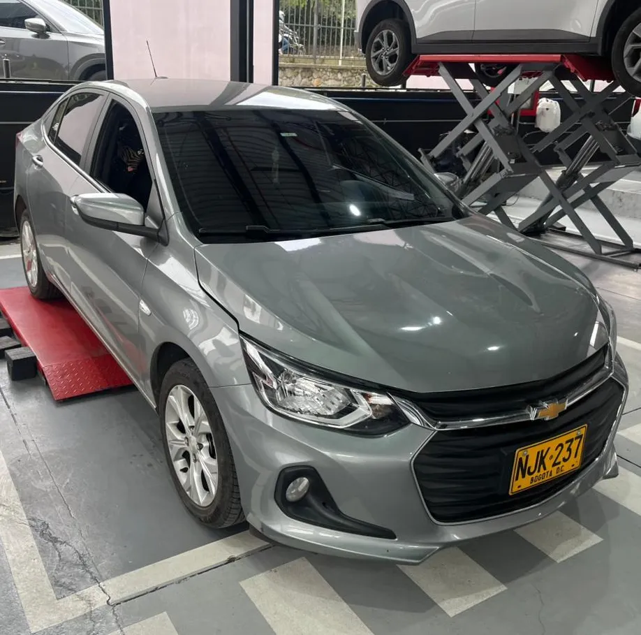 Chevrolet Onix LTZ 2024 Gris Medellín