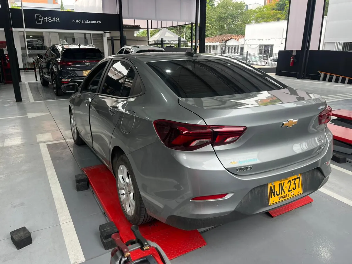 Chevrolet Onix LTZ 2024 Gris Medellín