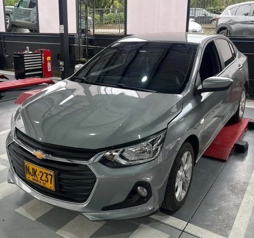 Chevrolet Onix LTZ 2024 Gris Medellín