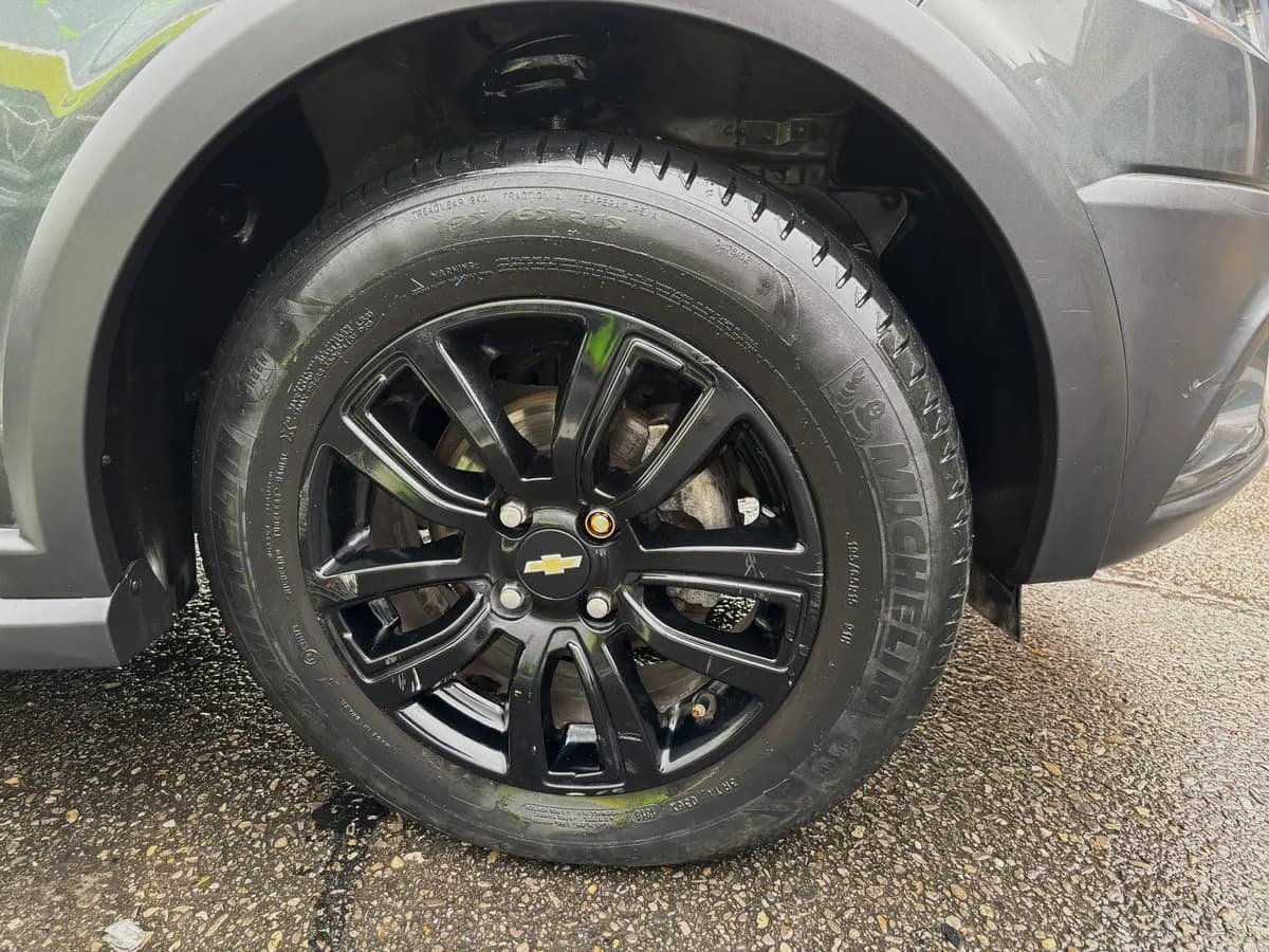 Chevrolet Onix Activ Mt 1.4 Gris 2019