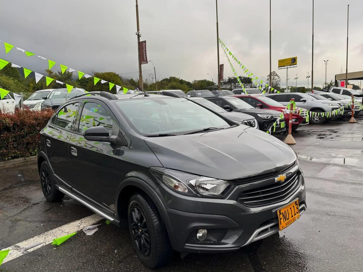 Chevrolet Onix Activ Mt 1.4 Gris 2019