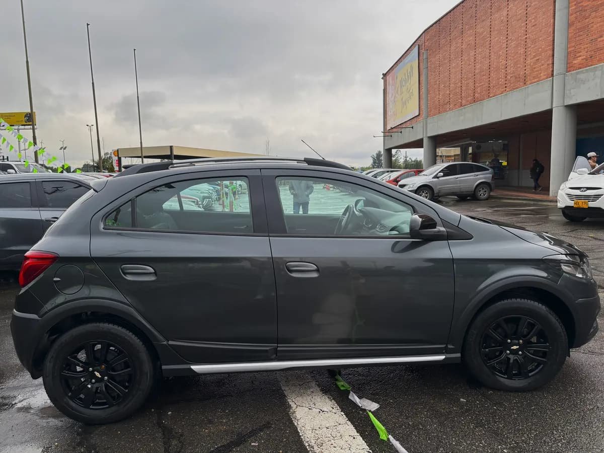 Chevrolet Onix Activ Mt 1.4 Gris 2019