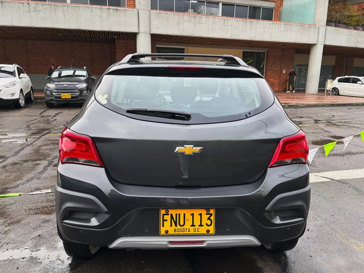 Chevrolet Onix Activ Mt 1.4 Gris 2019
