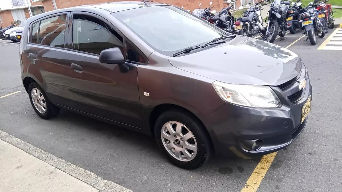 Chevrolet Sail 1.4 Lt 5p Gris Modelo 2015