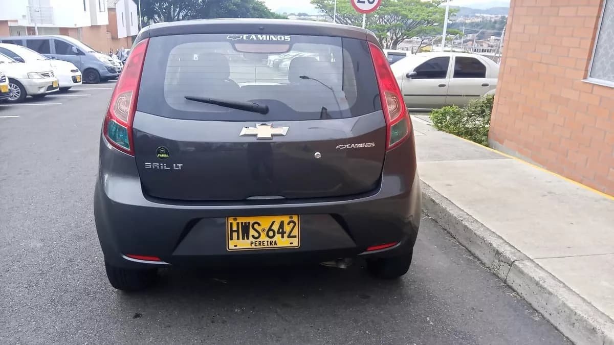 Chevrolet Sail 1.4 Lt 5p Gris Modelo 2015