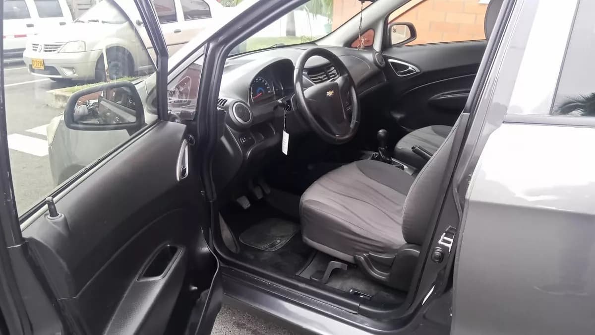 Chevrolet Sail 1.4 Lt 5p Gris Modelo 2015