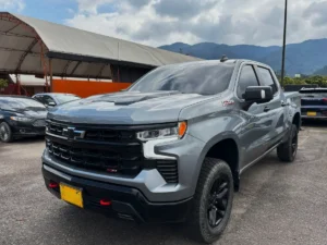 Chevrolet Silverado Z71 2023 Gris Bogotá
