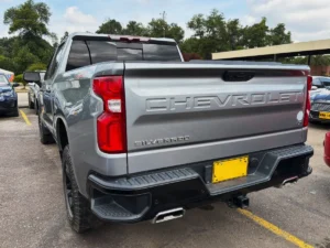 Chevrolet Silverado Z71 2023 Gris Bogotá