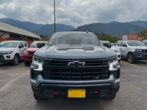 Chevrolet Silverado Z71 2023 Gris Bogotá