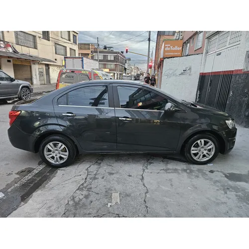 Chevrolet Sonic 2015 Gris Bogotá