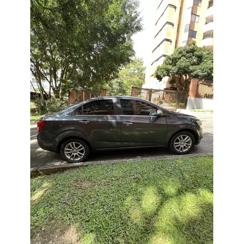Chevrolet Sonic 2013 Gris Medellín