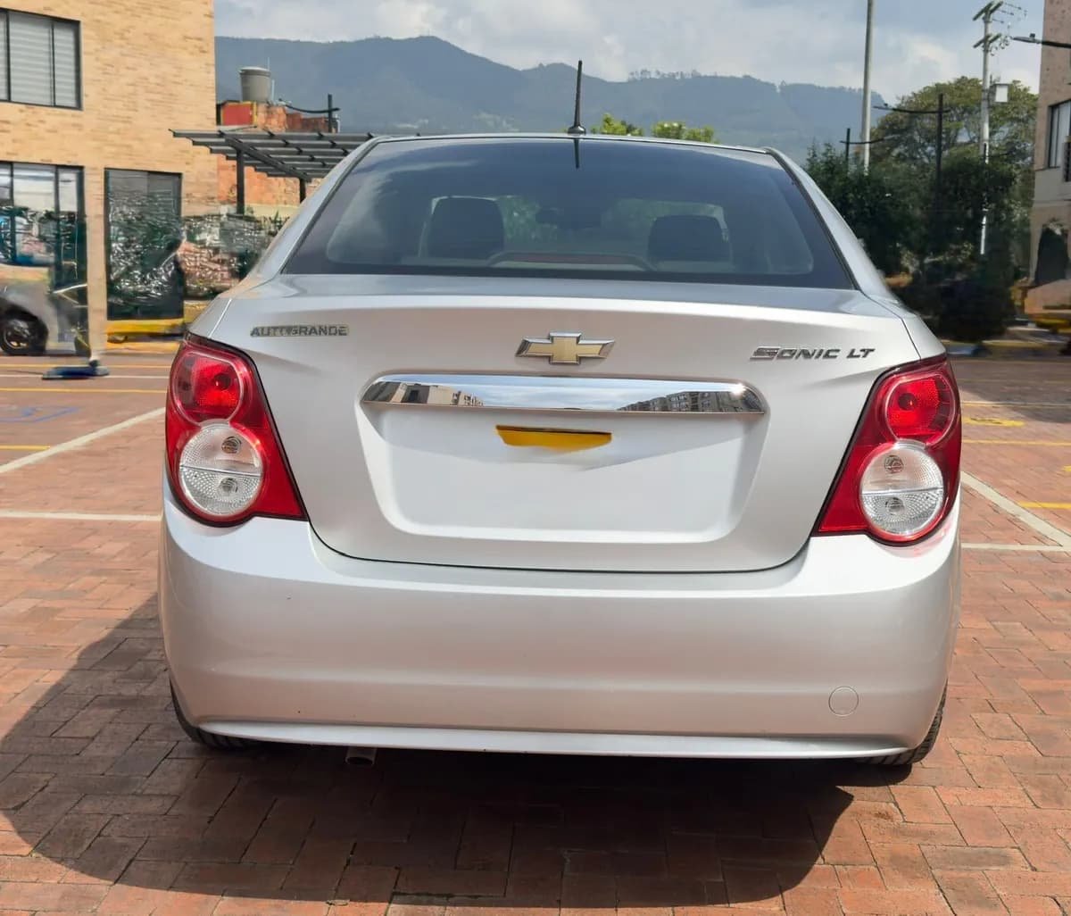 Chevrolet Sonic LT Hatchback 2016 Gris