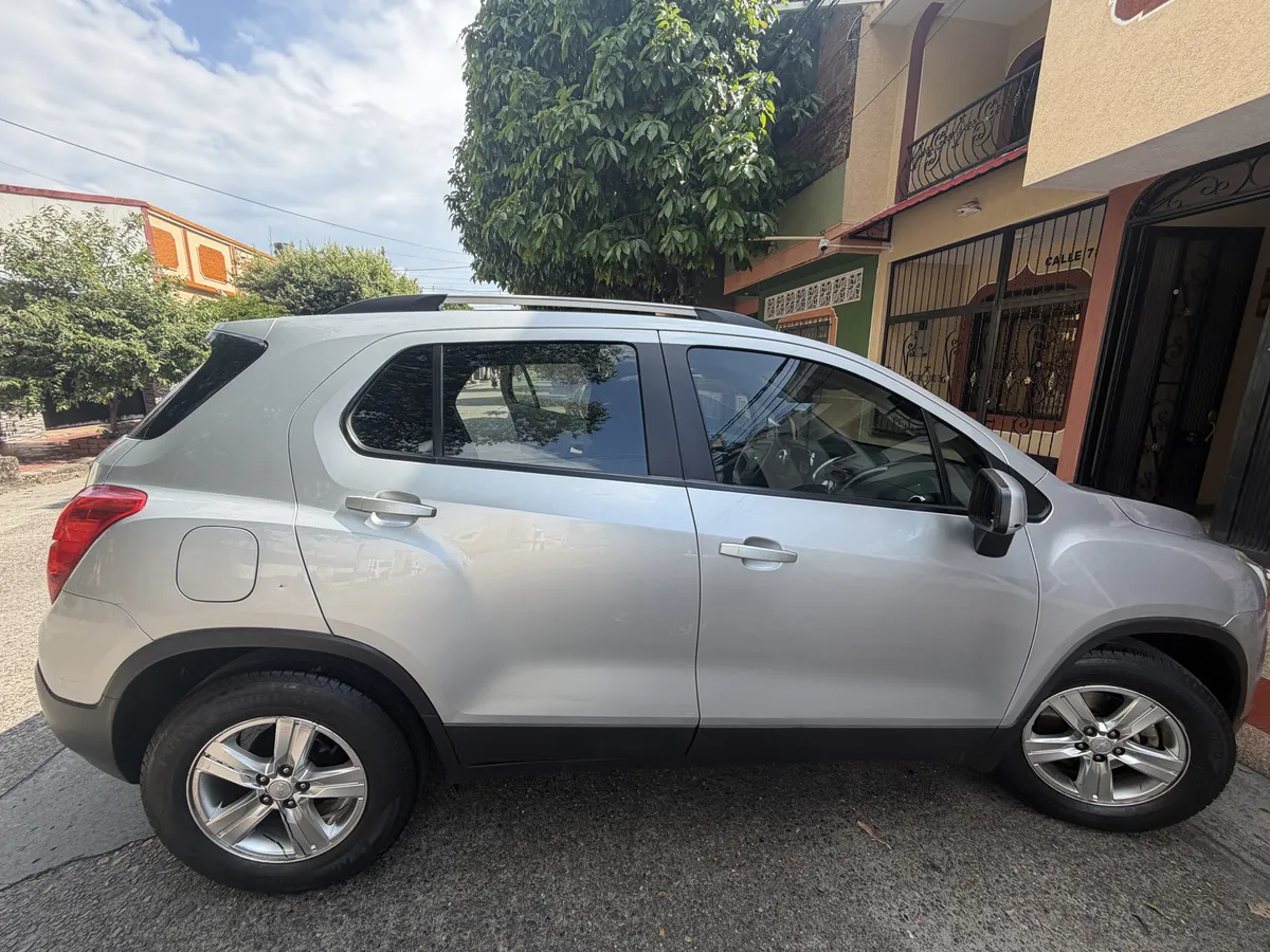 Chevrolet Tracker 2015 Plateado Espinal