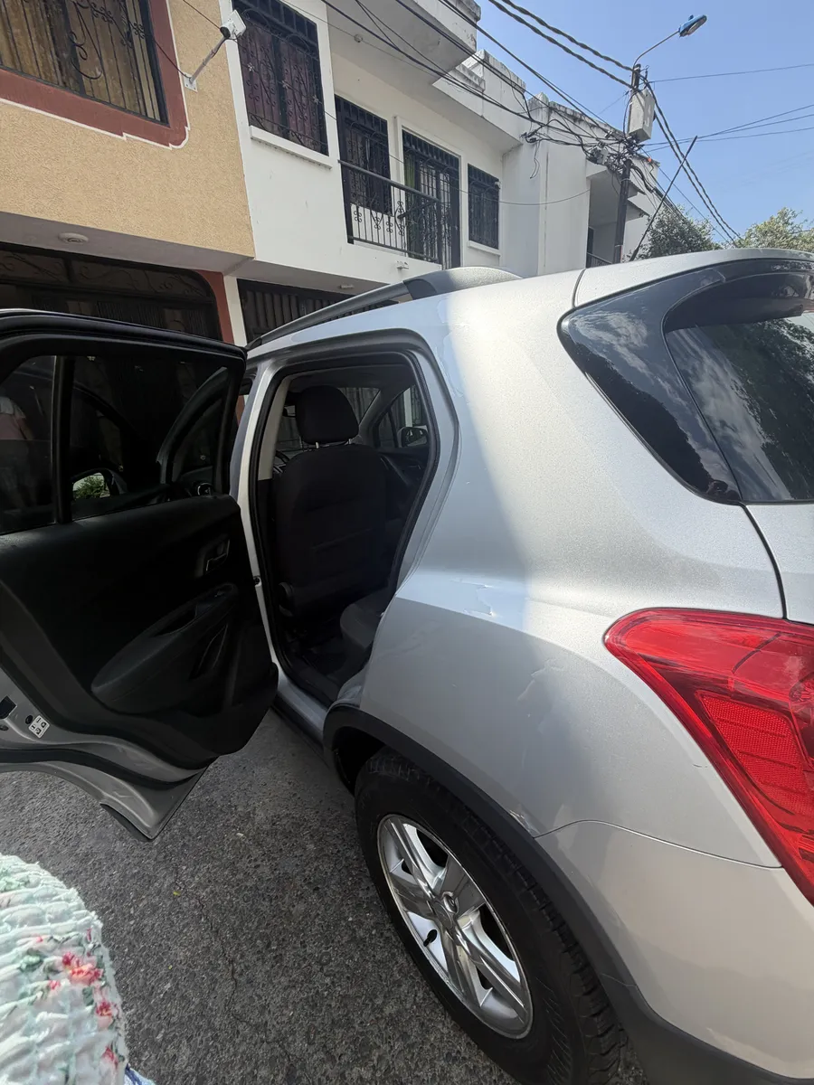 Chevrolet Tracker 2015 Plateado Espinal