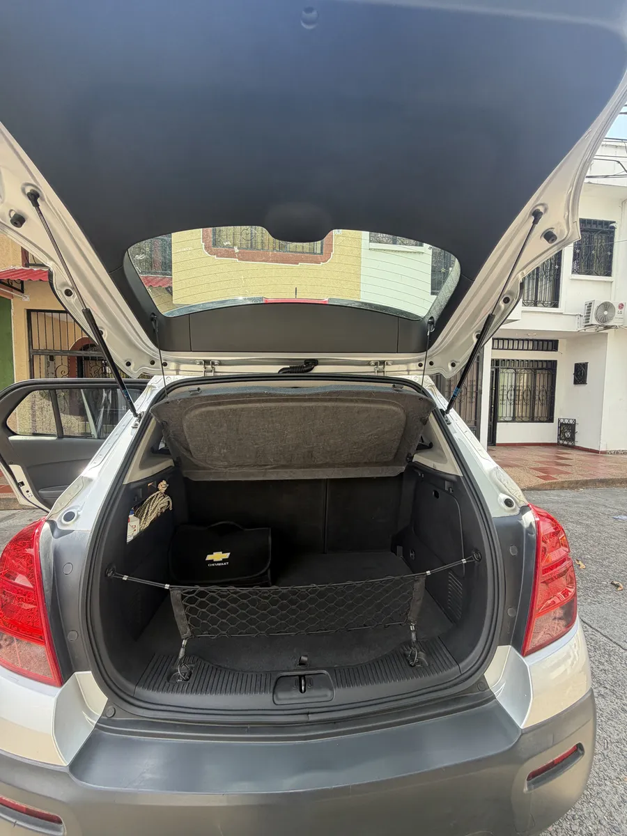 Chevrolet Tracker 2015 Plateado Espinal