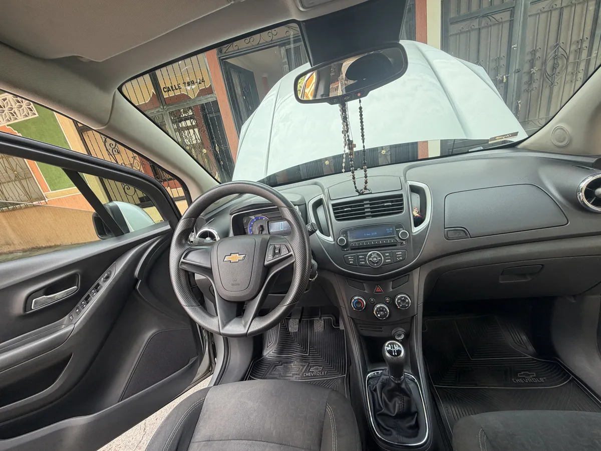 Chevrolet Tracker 2015 Plateado Espinal