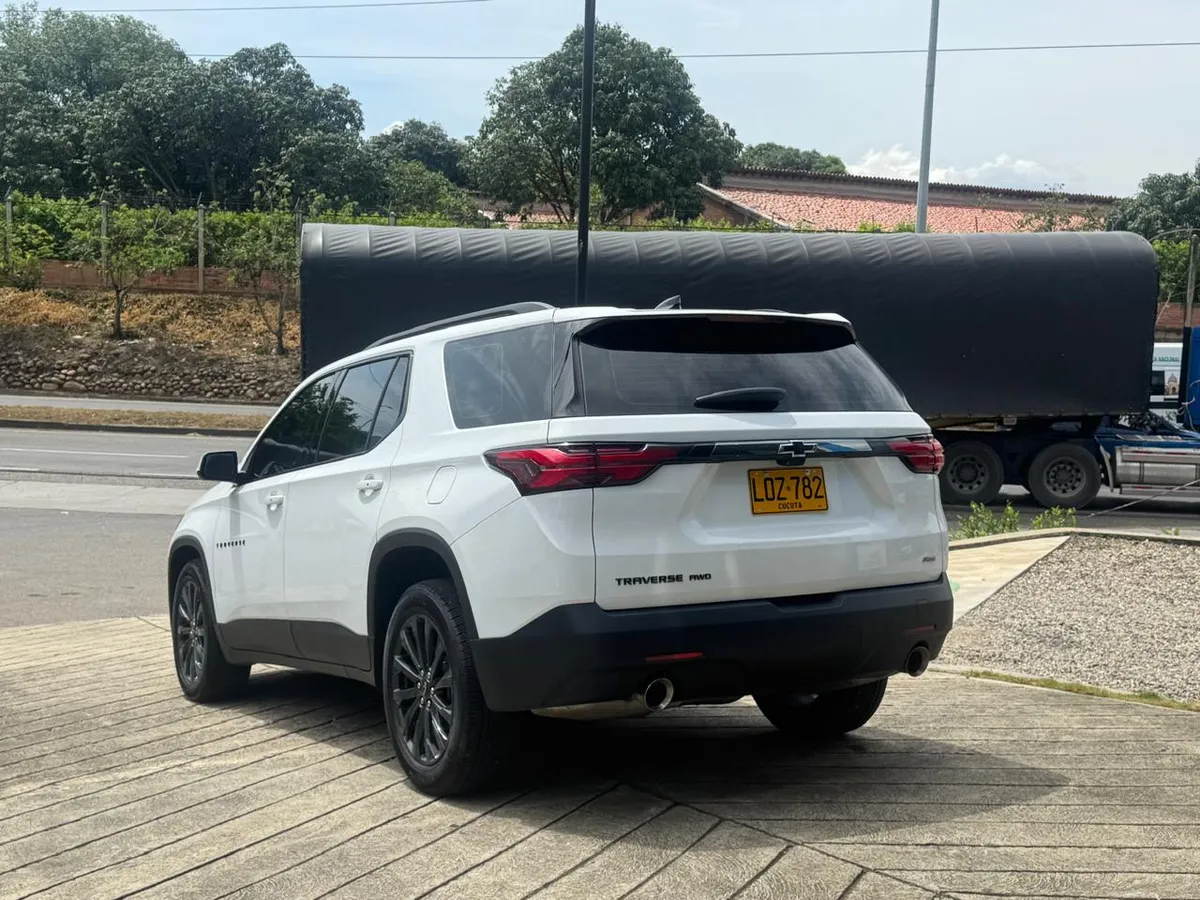 Chevrolet Traverse 2023 Blanco Girón