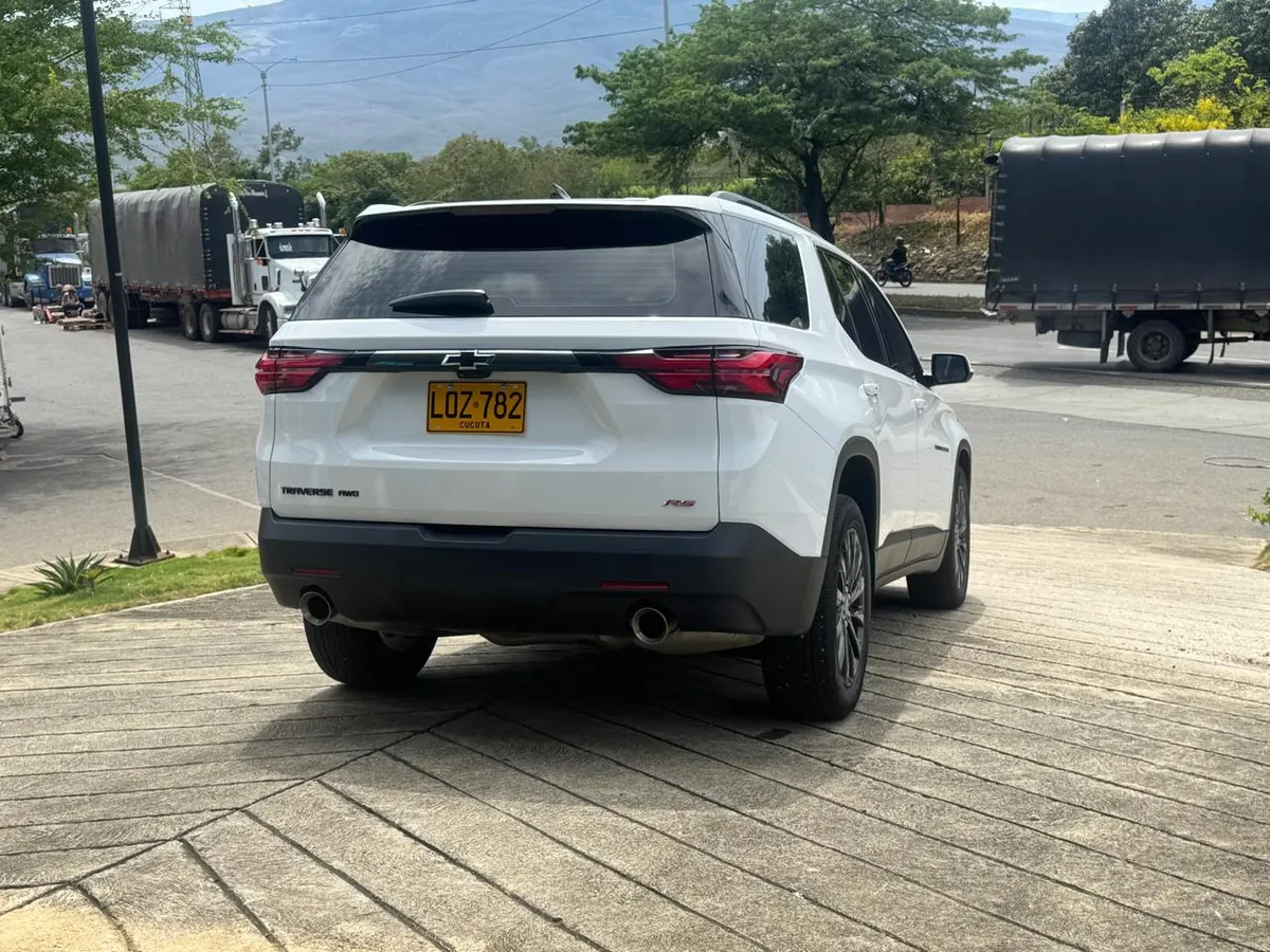 Chevrolet Traverse 2023 Blanco Girón