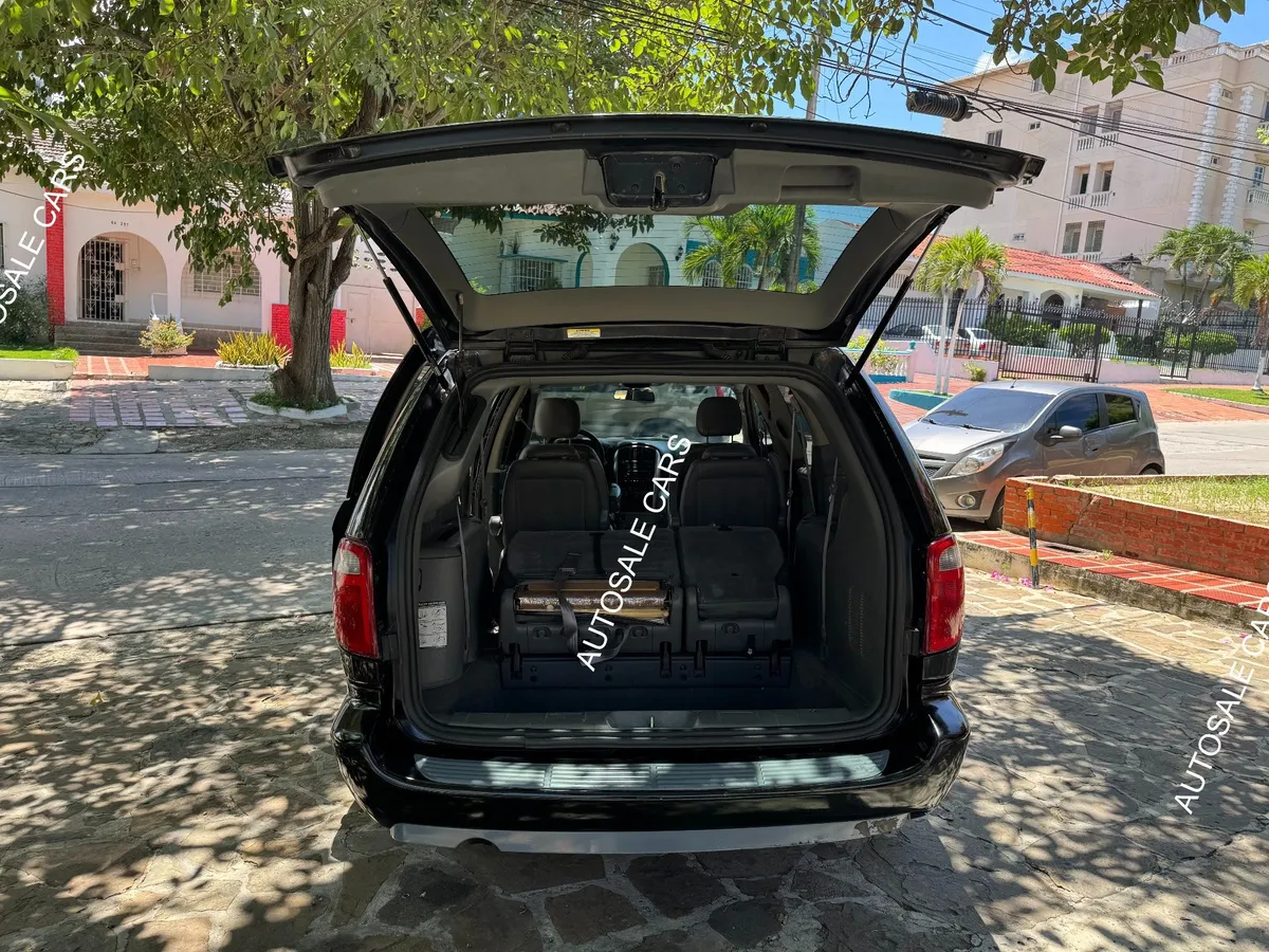 Chrysler Town & Country 2006 Negro Barranquilla