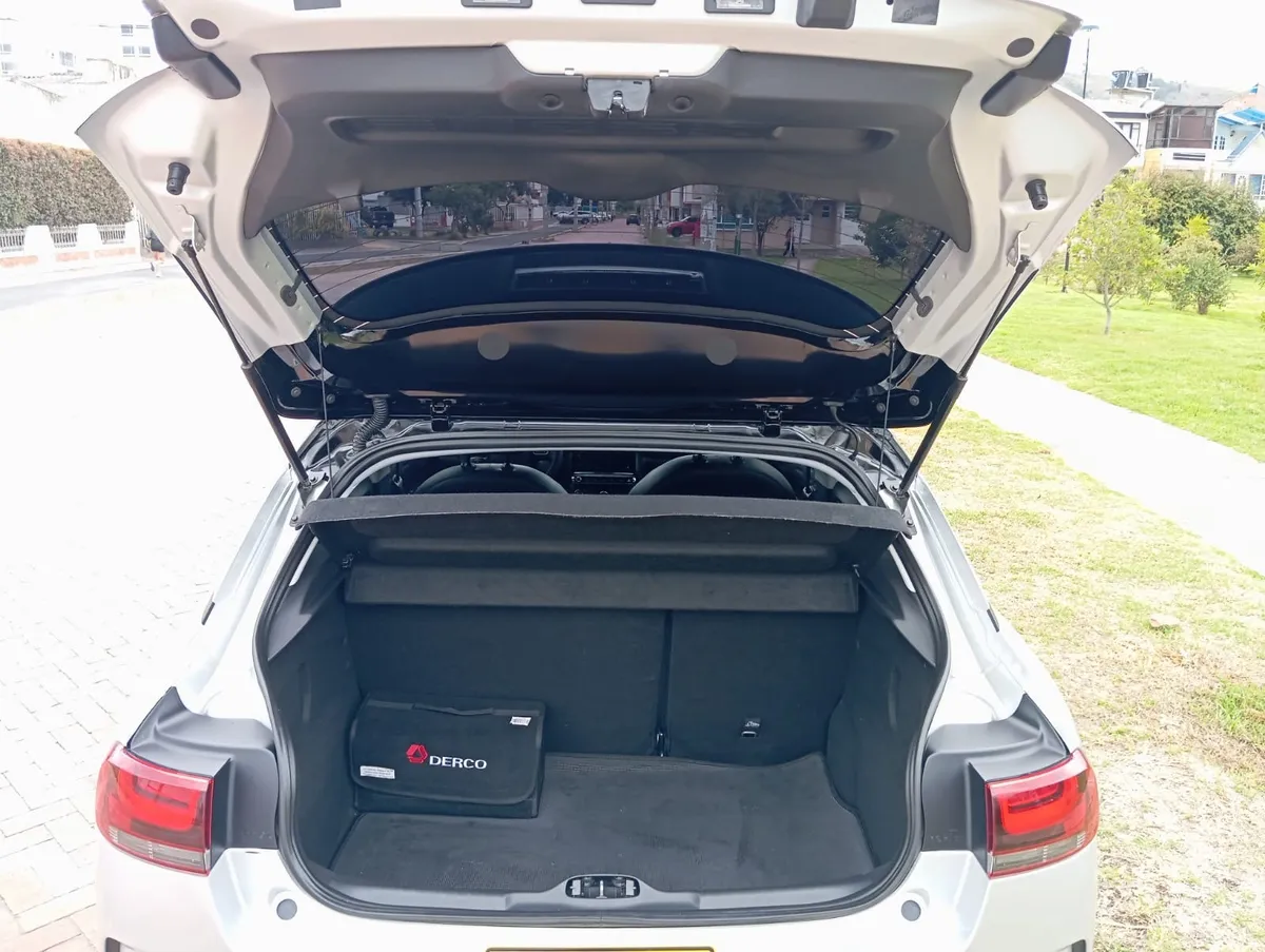 Citroën C4 2023 Gris Tunja