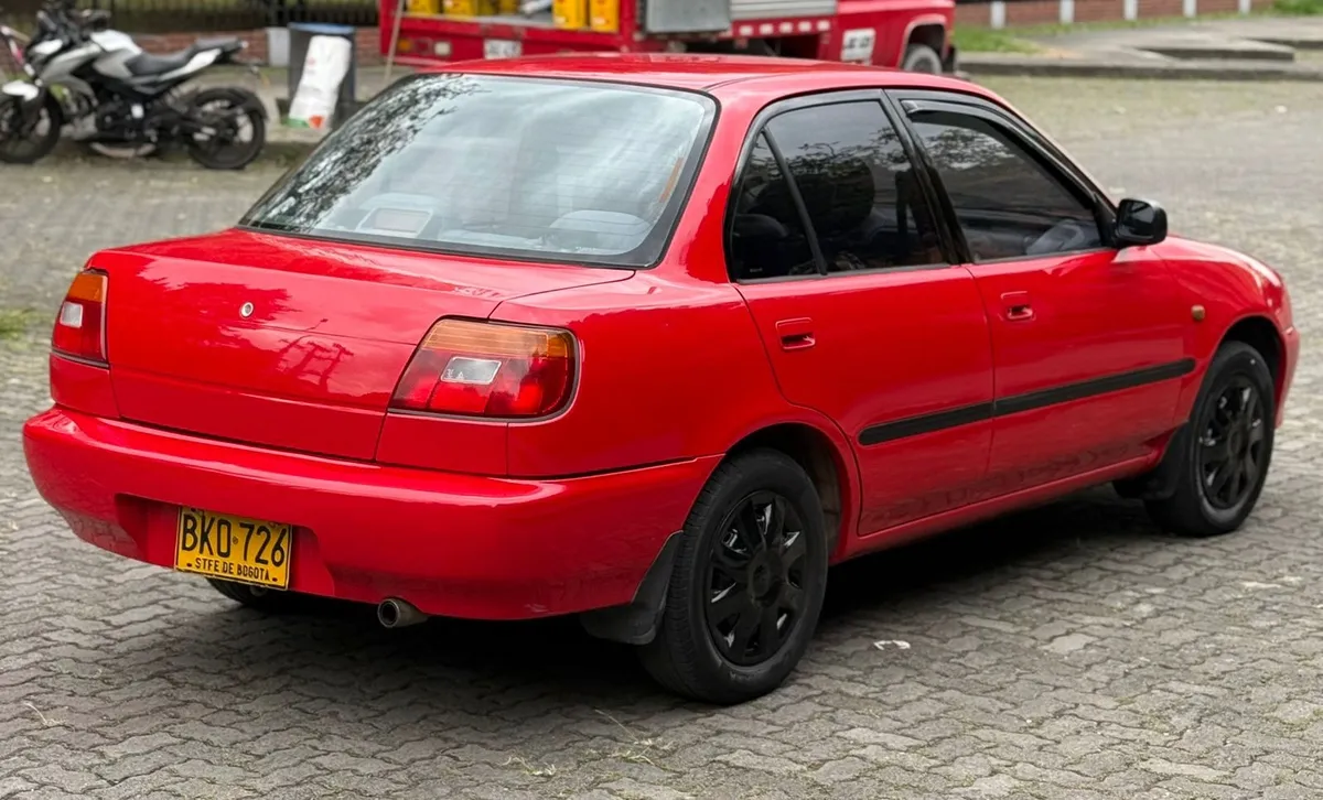 Daihatsu Charade 1998 Rojo Bogotá