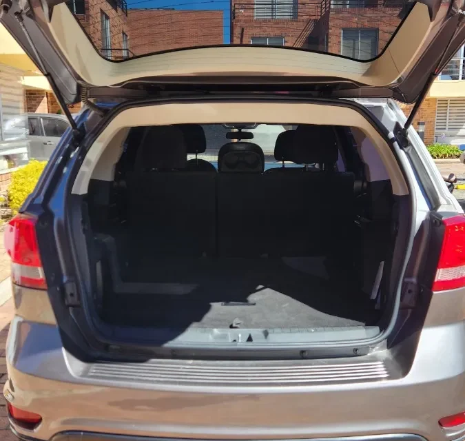 Dodge Journey 2013 versión 2.4 SE color gris6