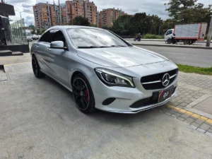 Mercedes-Benz CLA 180 2017 Plateado Bogotá