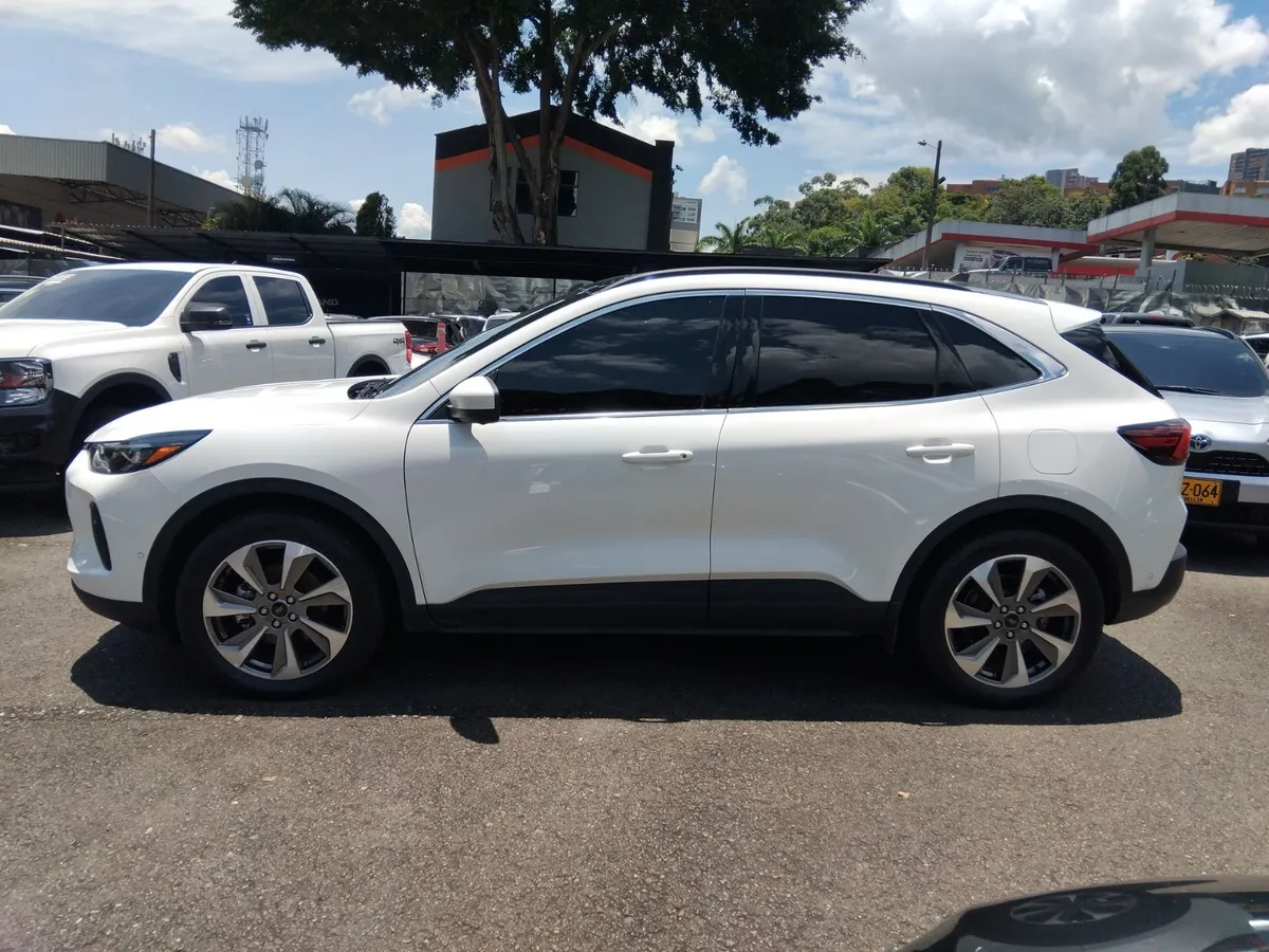 Ford Escape 2024 Blanco Medellín
