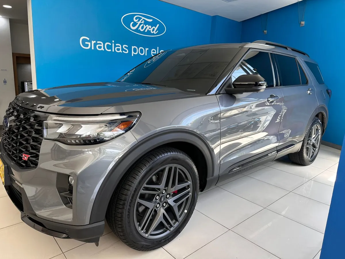 Ford Explorer ST 2025 Gris Medellín