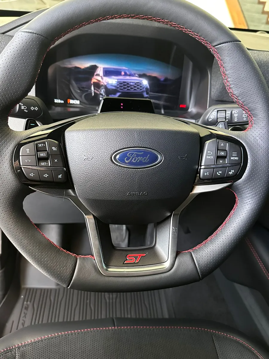 Ford Explorer ST 2025 Gris Medellín