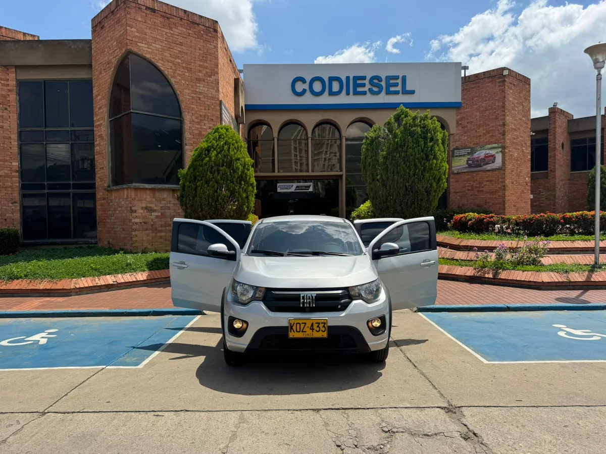 Fiat Mobi 2022 Plateado Girón