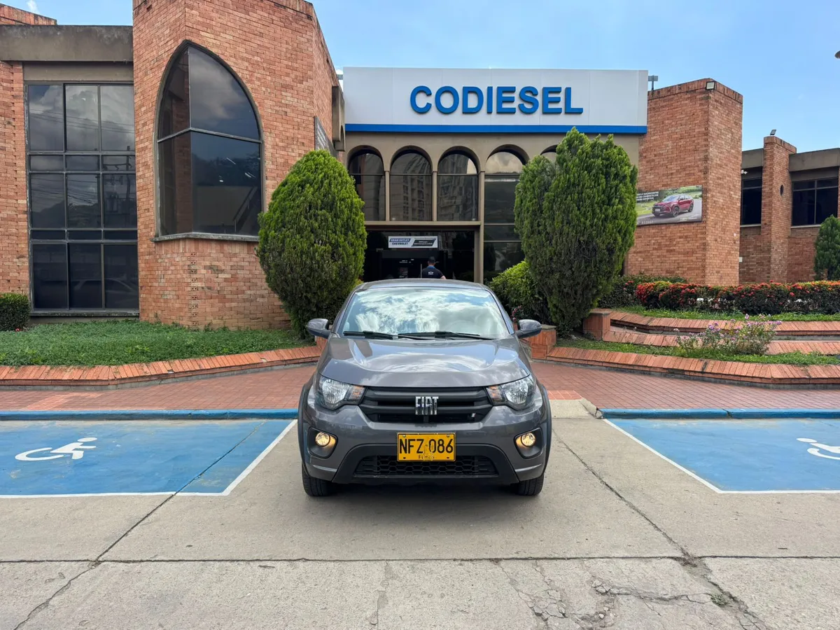 Fiat Mobi 2024 Gris Girón