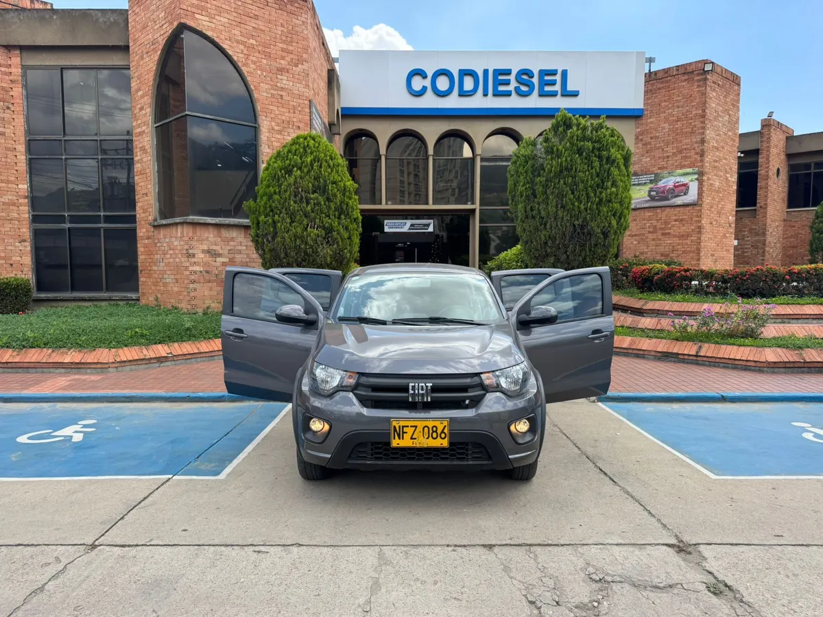 Fiat Mobi 2024 Gris Girón