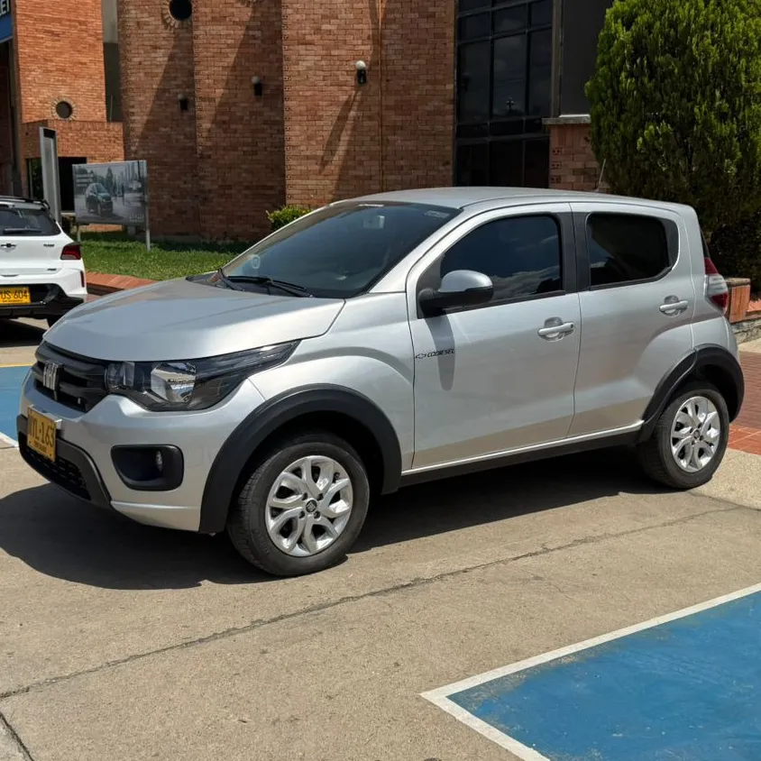 Fiat Mobi 2024 Plateado Girón