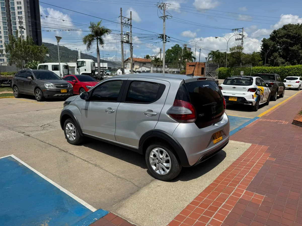 Fiat Mobi 2024 Plateado Girón