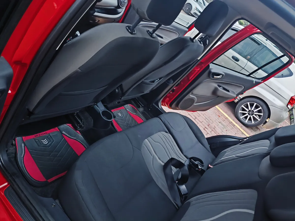 Fiat Uno 2020 Rojo Madrid