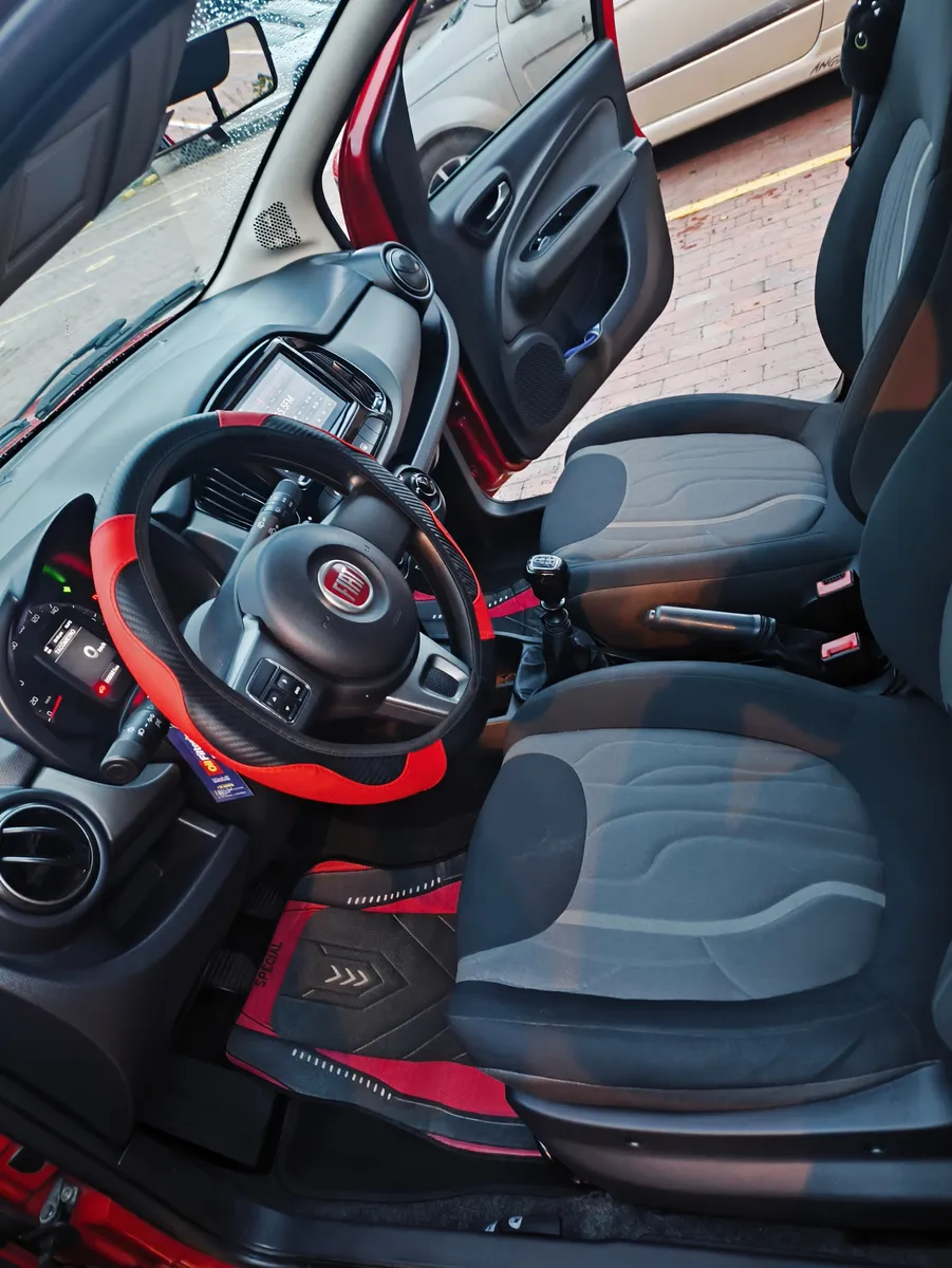 Fiat Uno 2020 Rojo Madrid