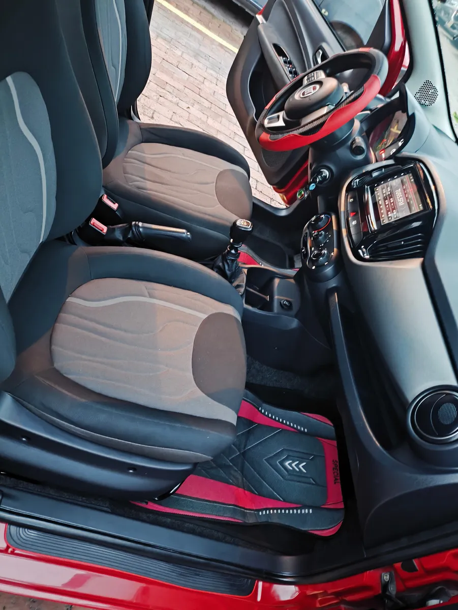 Fiat Uno 2020 Rojo Madrid