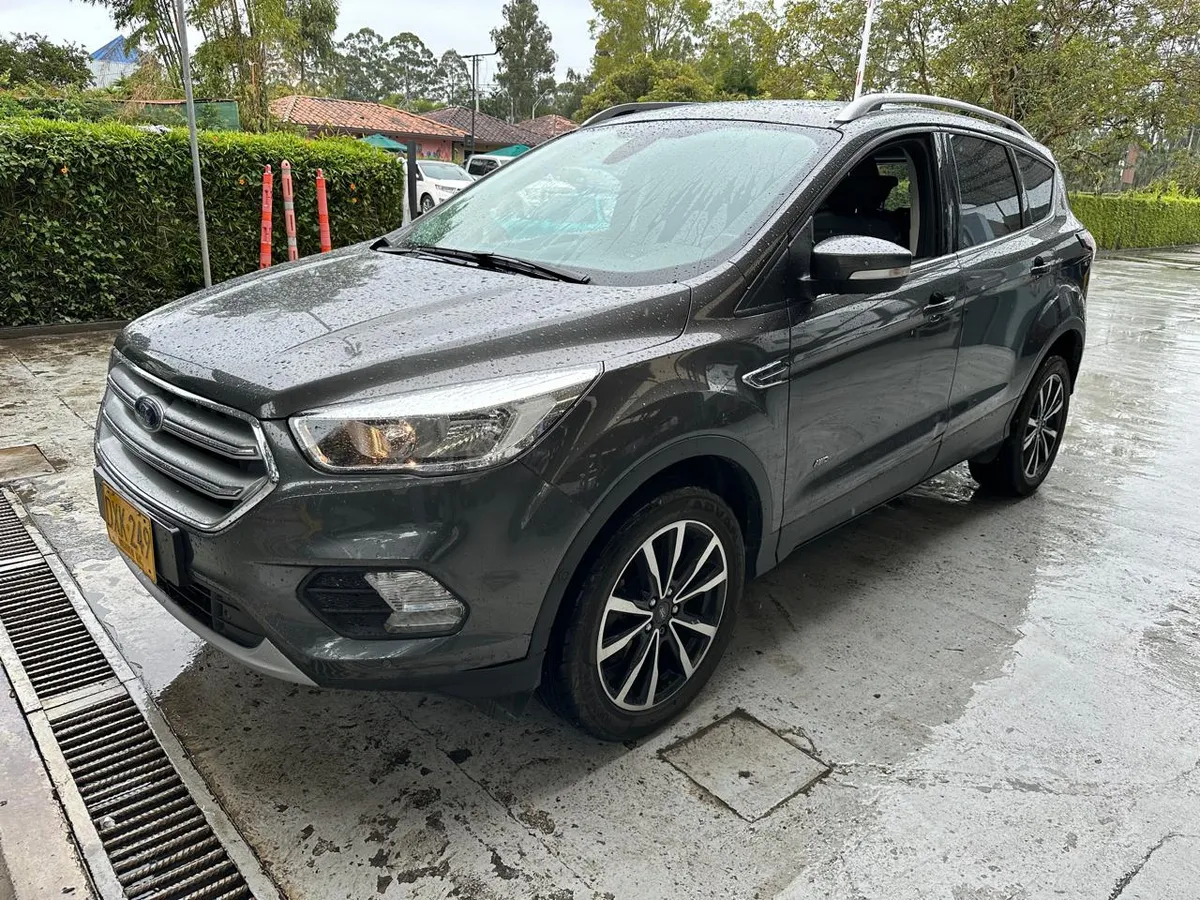Ford Escape 2017 Gris Medellín