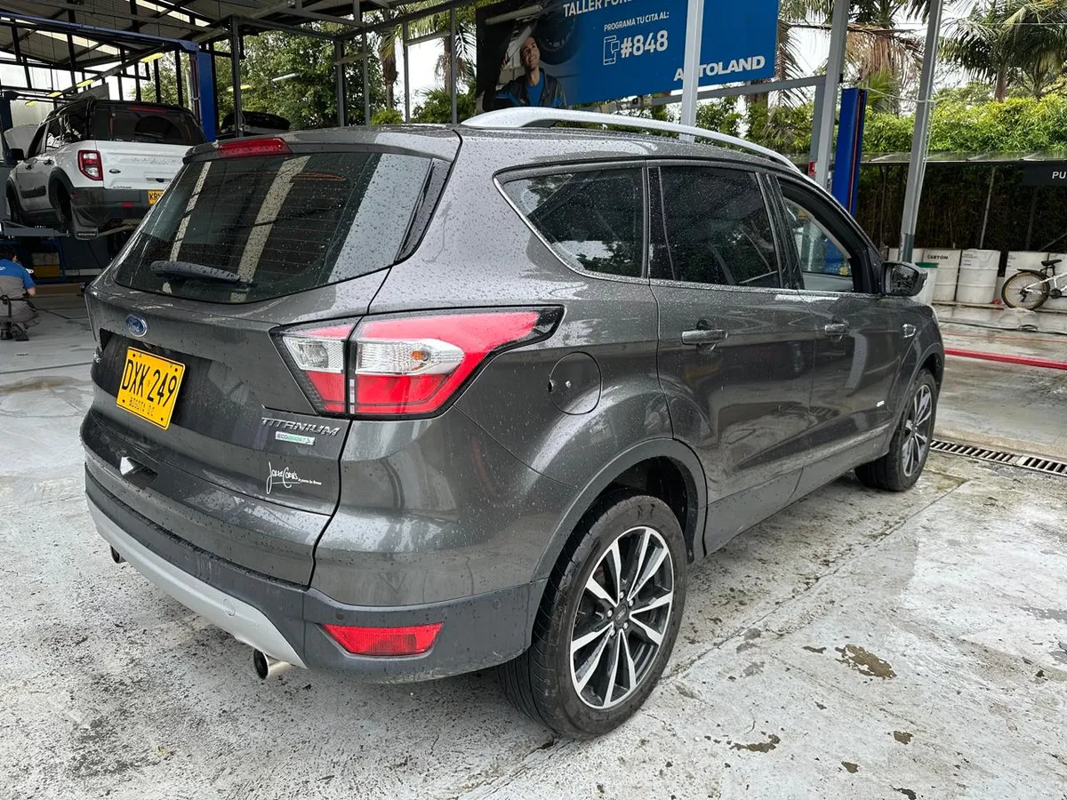 Ford Escape 2017 Gris Medellín