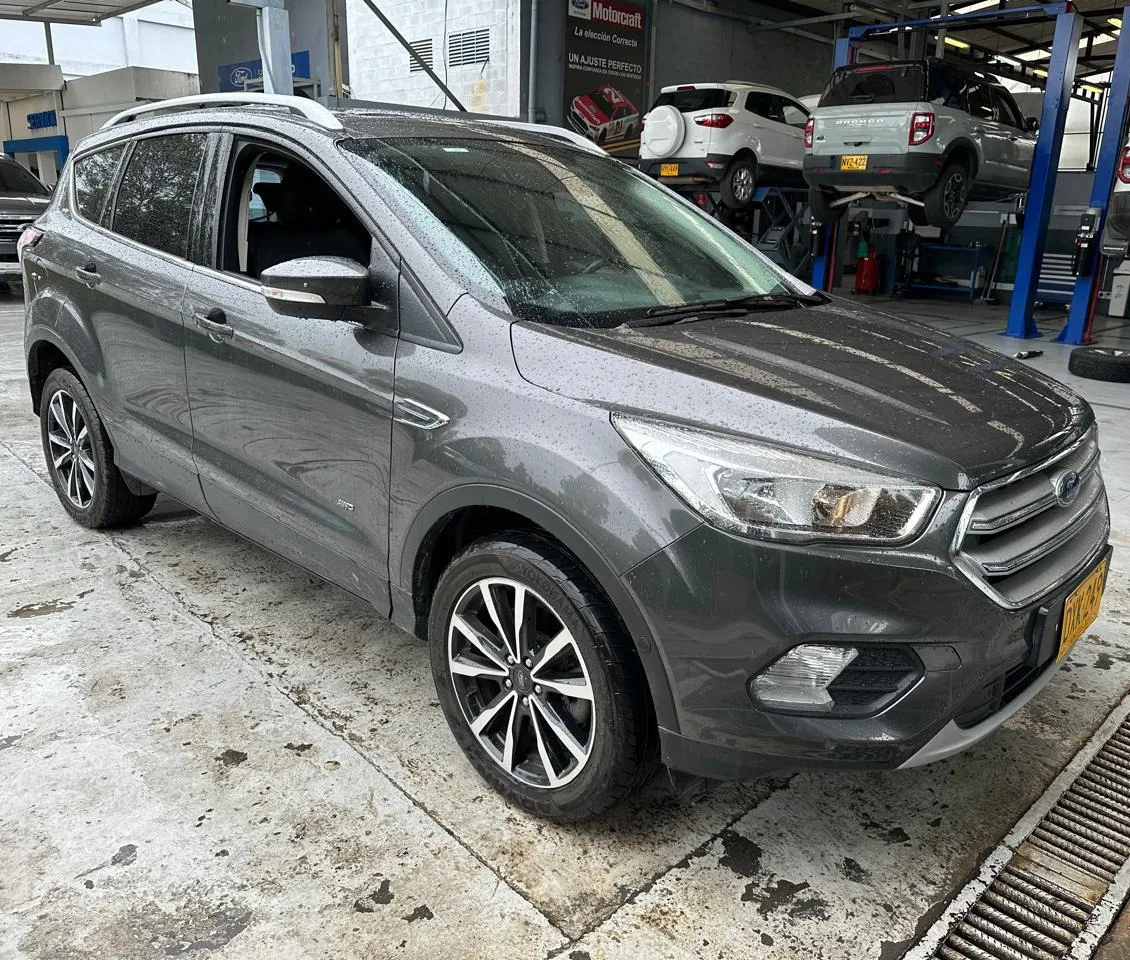 Ford Escape 2017 Gris Medellín