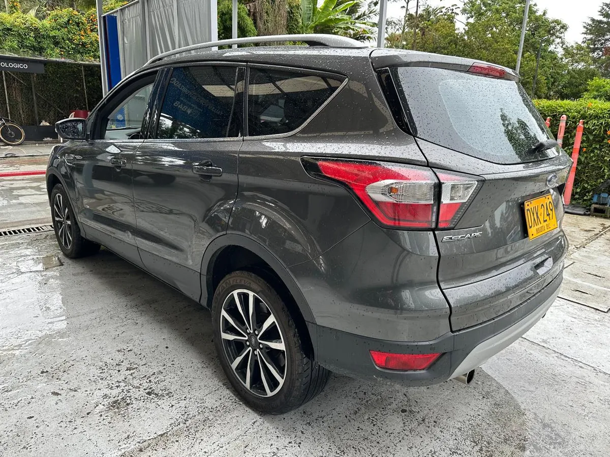 Ford Escape 2017 Gris Medellín