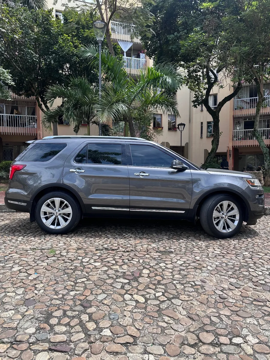 Ford Explorer Limited 2019 Gris Bucaramanga