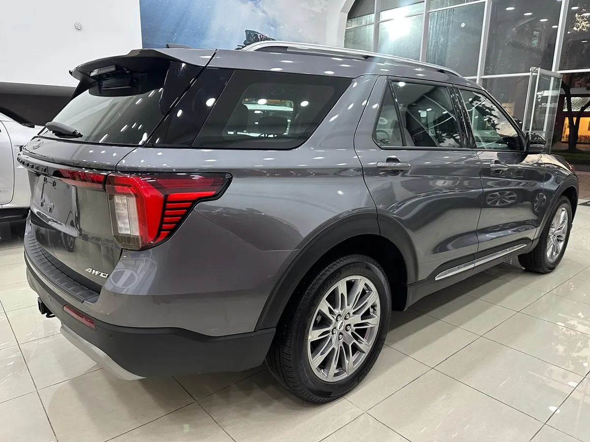Ford Explorer Platinum 2025 Gris Bogotá