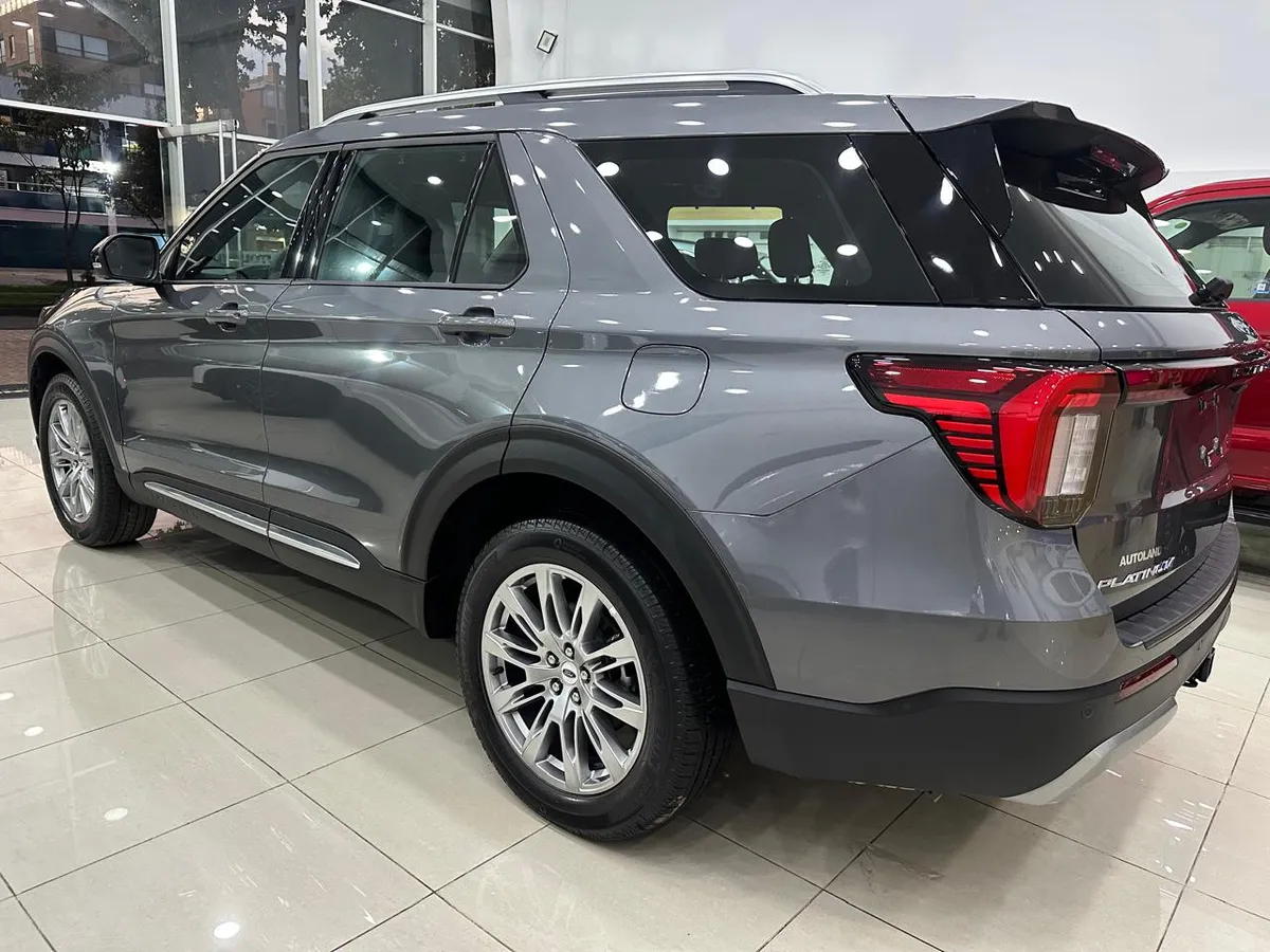 Ford Explorer Platinum 2025 Gris Bogotá
