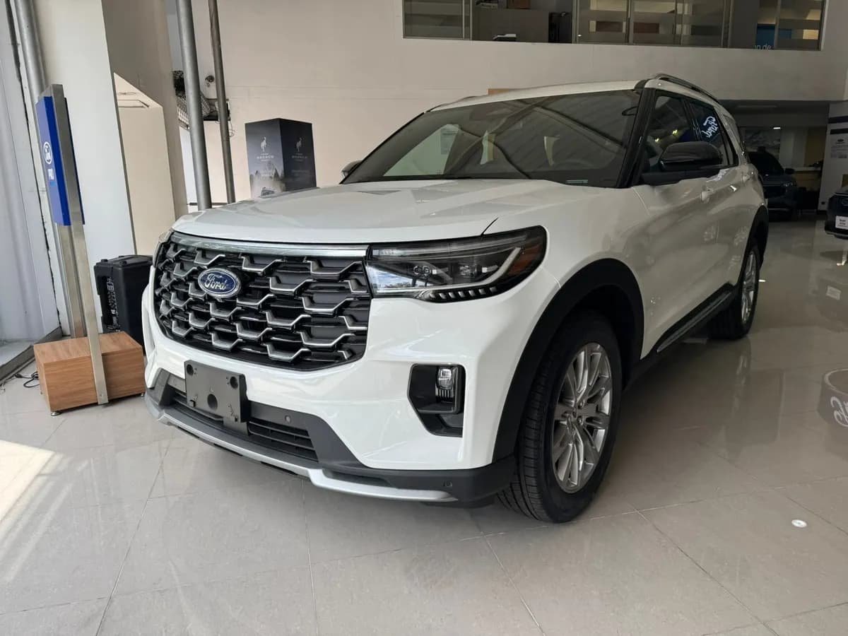 Ford Explorer Platinum 2025 Blanco